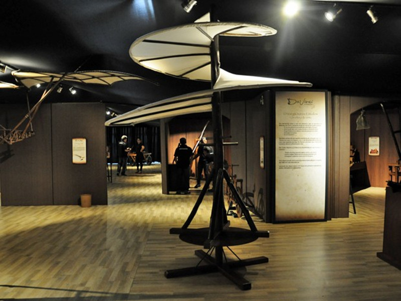 Rplicas de Leonardo da Vinci em exposio na Alfndega do Porto